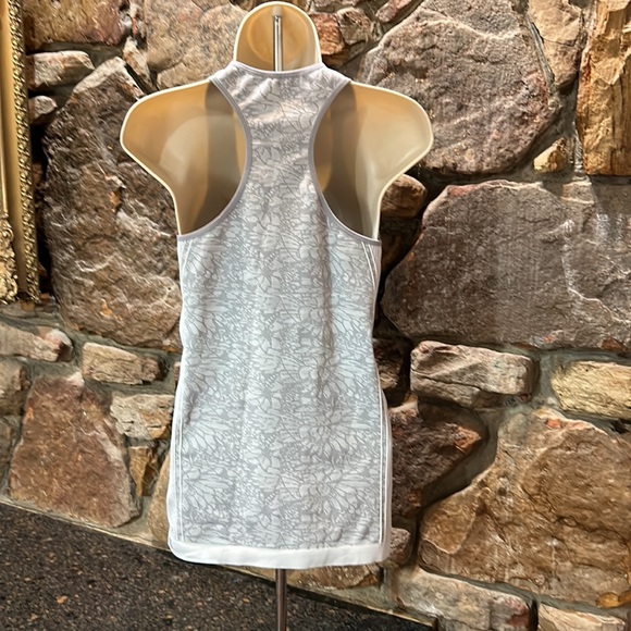 Fabletics Top! - Picture 3 of 4